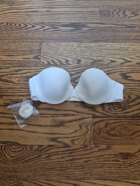NWOT! BODY By Victoria IPEX Strapless White Molded T-Shirt Bra